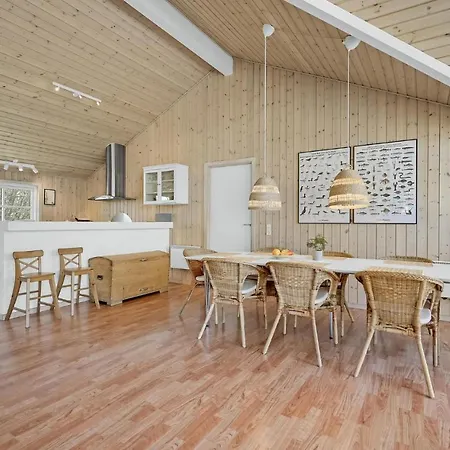 Lovely In With Kitchen בית נופש *